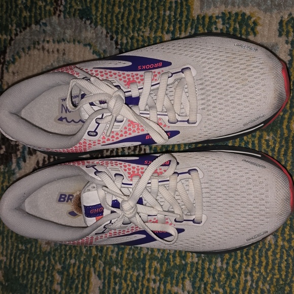 Brooks White and Purple Athletic Shoes - Picture 2 of 4